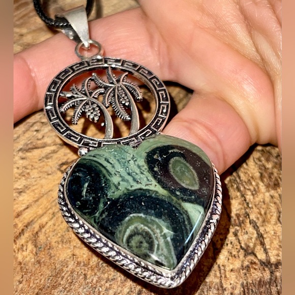 Kambaba Jasper Pendant “Peace & Tranquility Stone” - Picture 5 of 12